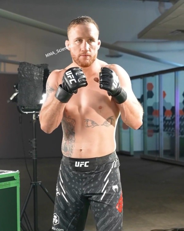 “平头哥”贾斯汀·加瑟基（Justin Gaethje）拍摄UFC 313定妆照