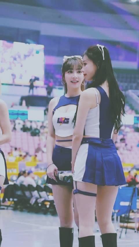 性感拉拉队美女,一言不合就亲亲