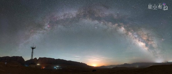 2023年4月16日在重庆刀背梁拍摄的“银河之眼”。（曹啸摄，星联CSVA供图）