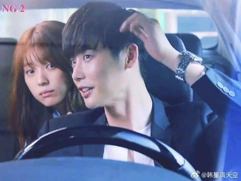 这就是传说中的“一睁眼就能看到你吗”~~猜猜这两只在说什么