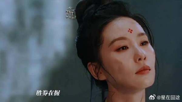 一个心医却被误认为是巫女,一个从最底层靠自己拼出来