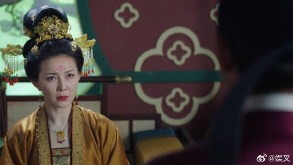 皇上突然病重，太后惩罚妃子，哪料背后是亲哥哥