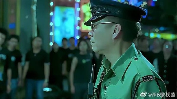 这还有王法吗!混混想动警察,任达华牌子一挂气场拉满