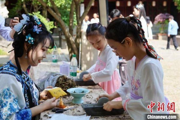 重现典籍人物 “藏书胜地”浙江宁波天一阁举办书香雅会