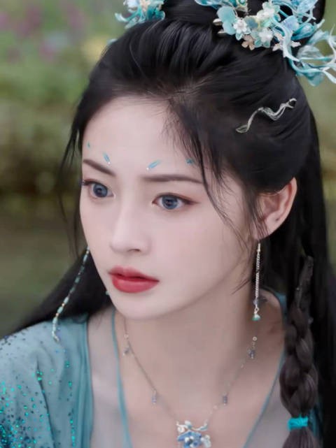 周洁琼演绎水蛭妖翠玉鸣鸾，红蓝瞳孔绝美落泪