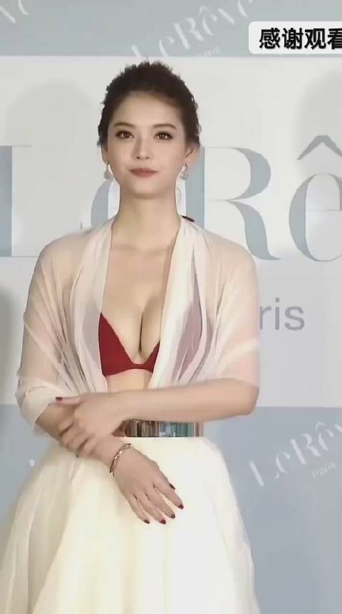 这位美女还是挺大方的