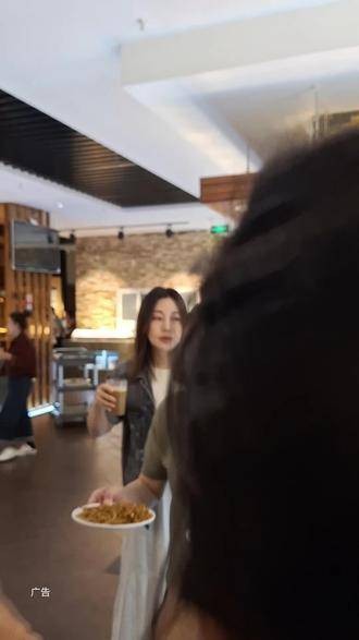 激动啊! 老爸帅气，闺女漂亮