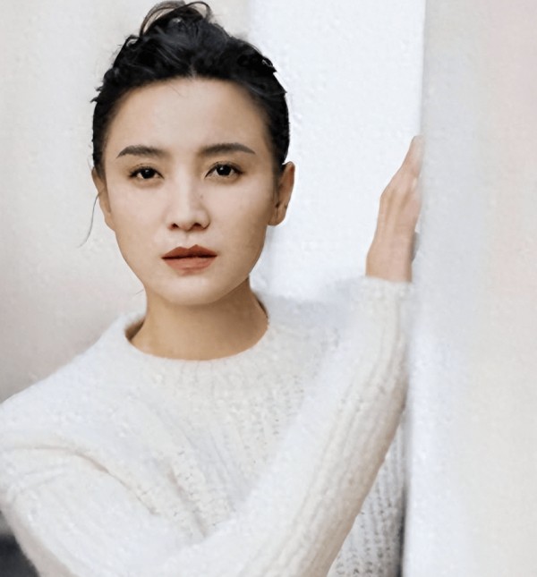 宋佳：我因事业放弃陈龙，因婚姻放弃张黎，现在和黄少峰长厢厮守