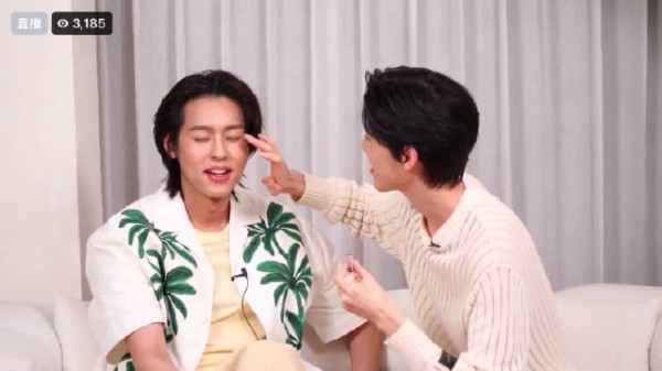 BKPP 可儿蜜特 ：ter闭一下眼吧～（涂）一点点～ 唔咦～～好温油