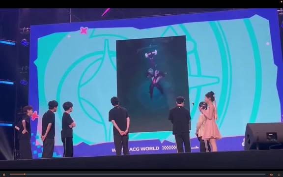 Rookie模仿剑魔跳舞，Jiejie在后面笑疯了