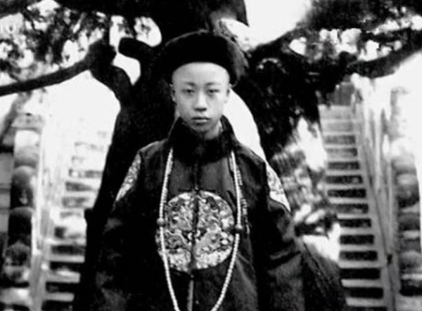 婉容显然比文绣聪明得多，为何溥仪选后时，先选的是文绣