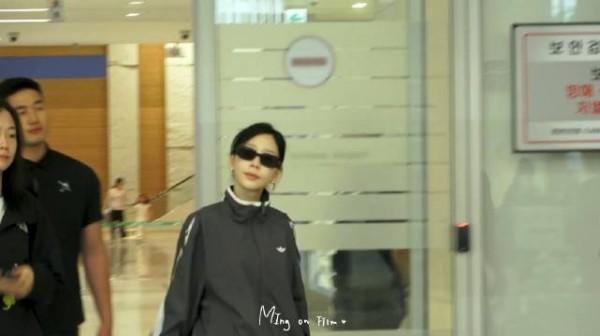 250505 金泰妍仁川机场到达饭拍视频cr.mingonfilm 三分钟阿迪酷盖纯享