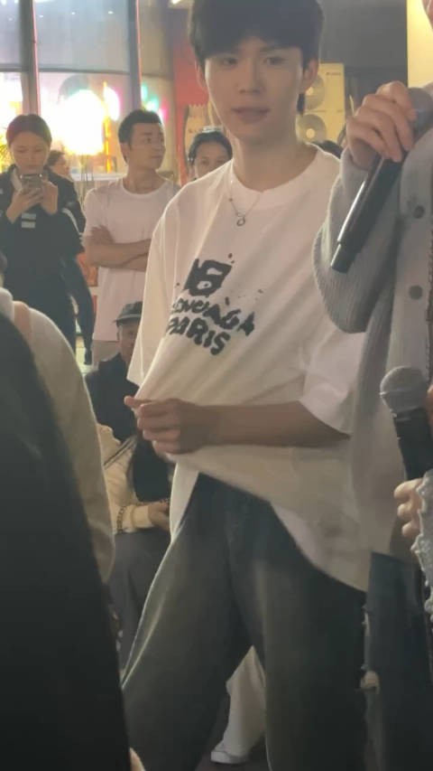 有些男的总放着他的裤子不放 不知道为什么