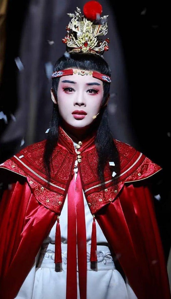越剧顶流陈丽君的“贾宝玉之误”，还有比“知识”更重要的事