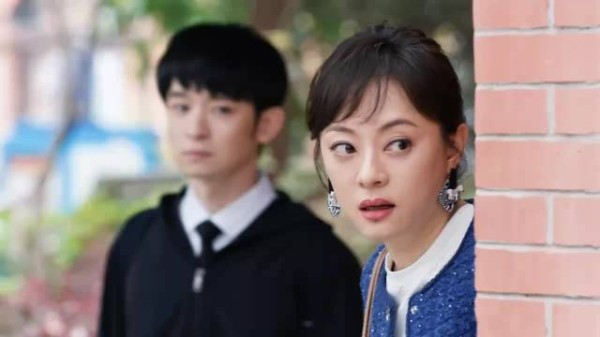 男人同时和两个女人恋爱,富豪大姨为他买巨额保险