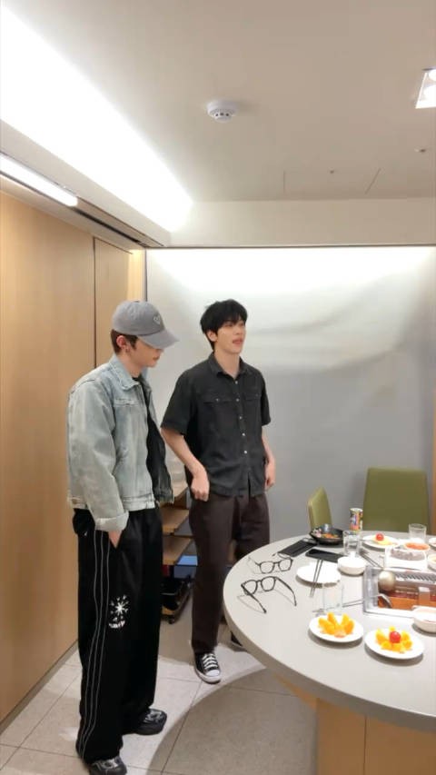 俺不中嘞…章昊崔秀彬Kpop首个海底捞cha