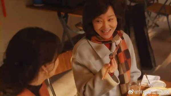 宋莹带黄玲逛街烫头美容三件套 别人有的我闺蜜也得有