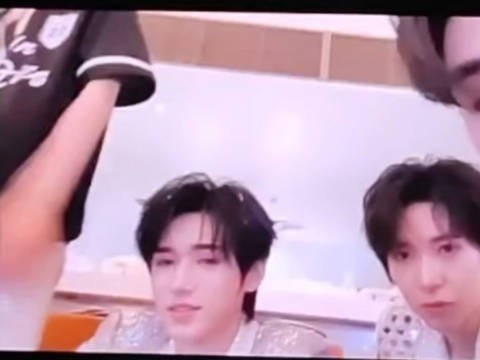 啥啊我听不清 什么往我身上留一下 太胀了