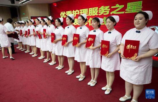 迎接国际护士节 致敬白衣天使