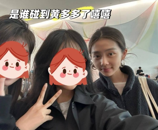 偶遇19岁黄多多上课，素颜状态超绝，气质清冷文艺