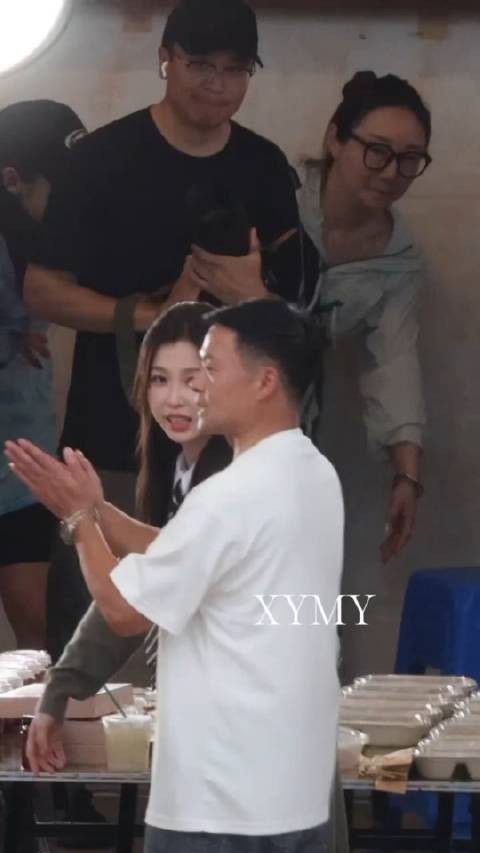 林大厨探班虞书欣灿如繁星剧组