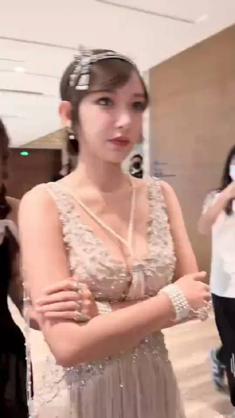 程潇穿成这样很好看啊!身材好棒啊性感又迷人