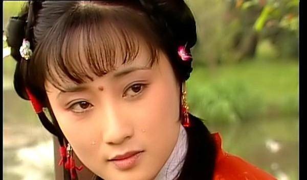 红楼梦中好多人未出场就已故了，难道她们的故事被作者删掉了？