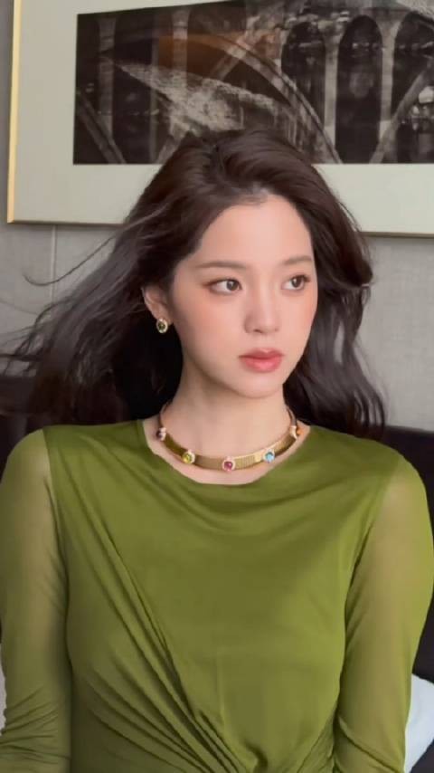 欧阳娜娜～北影节妆造 邻家有女初长成，娜比真的长大了
