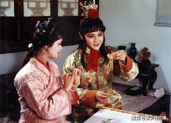 袭人为什么喜欢薛宝钗不喜欢林黛玉？这个丫头真不简单啊