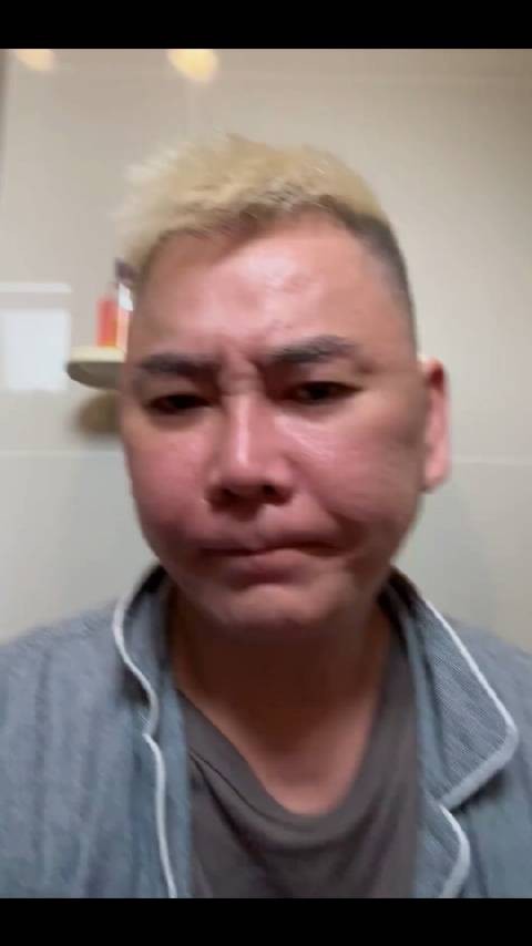 李凯馨干爹发文引发舆论关注