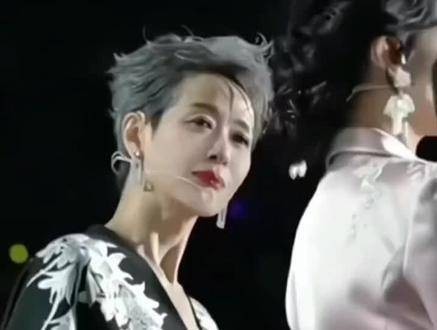 在一个老太太身上感受到了痞帅的少年气息