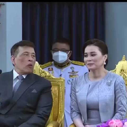泰王与王后回应记者提问显默契,苏提达刚柔并济展风采