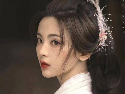 杨超越在《七时吉祥》中的表演非常灵动！服装造型也非常出彩