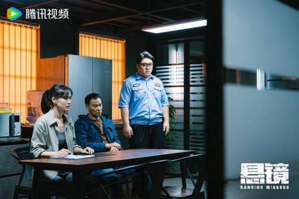 《悬镜》后挑战话剧《枕头人》展实力 藏族青年演员木毅涵演技获赞