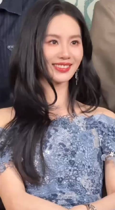 刘诗诗的笑容太治愈了,爱笑的女孩运气不会差