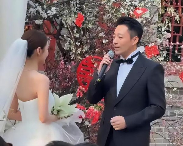 大S两个孩子不参加汪小菲婚礼原因曝光：保姆杨阿姨故意带离北京