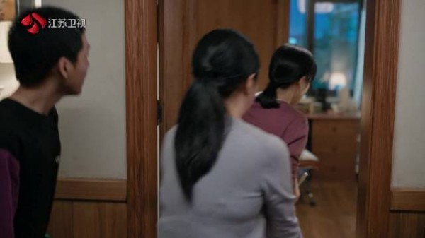 沈黛腹部剧痛,紧急呼叫刘丽娜求助