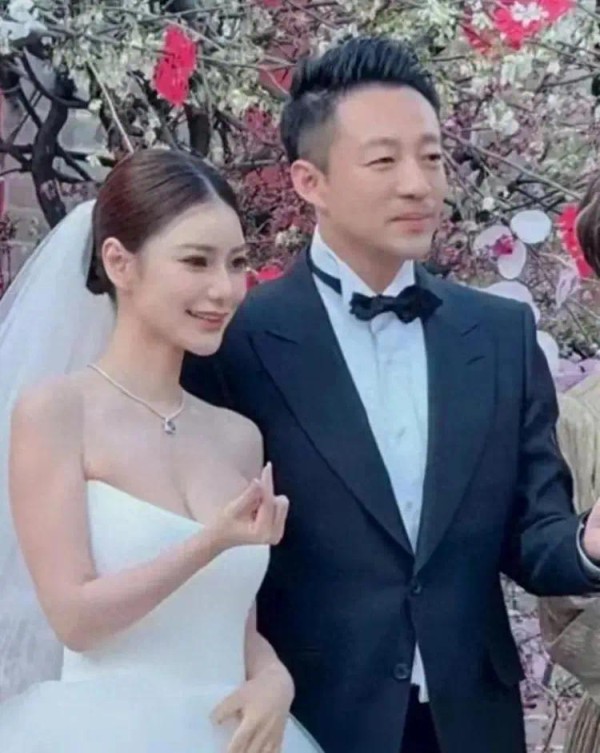 S妈曝大S雕像明年可落成，具俊晔天天去墓地陪伴，重情重义好男人