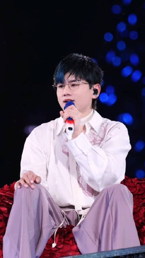 谁能扛住这炎炎夏日的炙烤和打工的疲惫？还好有演唱会！