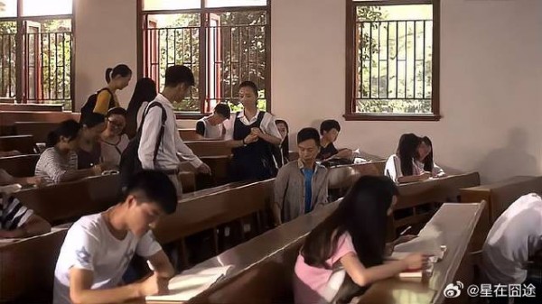 买饭出错瞬间点燃导火索,心机女故意为难,争执爆发