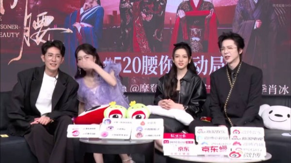 宋祖儿刘宇宁演绎撒娇比心，边撒娇边比心，你俩默契百分之七十吧