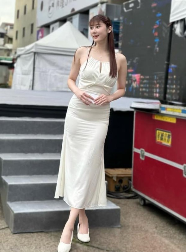 32岁女星患恶性癌，半年瘦掉40斤，腹部留下13公分手术伤口