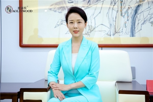 颜丹晨惊喜现身“奋斗者小时光”，为王海歌跨界力作暖心捧场