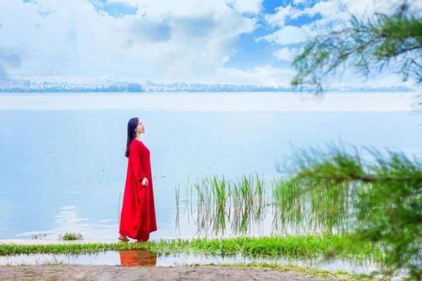 读懂《杨绛传》才明白：层次越高的人，越会让身边人舒服