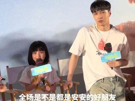这个小姑娘李珞桉真的太可爱啦！越看越觉得萌～忍不住多看了好几遍！