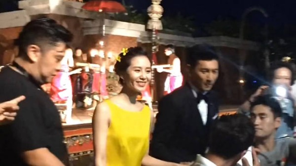 刘诗诗简单的婚礼晚宴装，却依然明媚的美丽