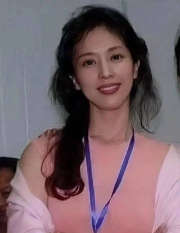舞台到厨房的转变：66岁舞蹈家为女儿隐退20年，牺牲比舞台更感人