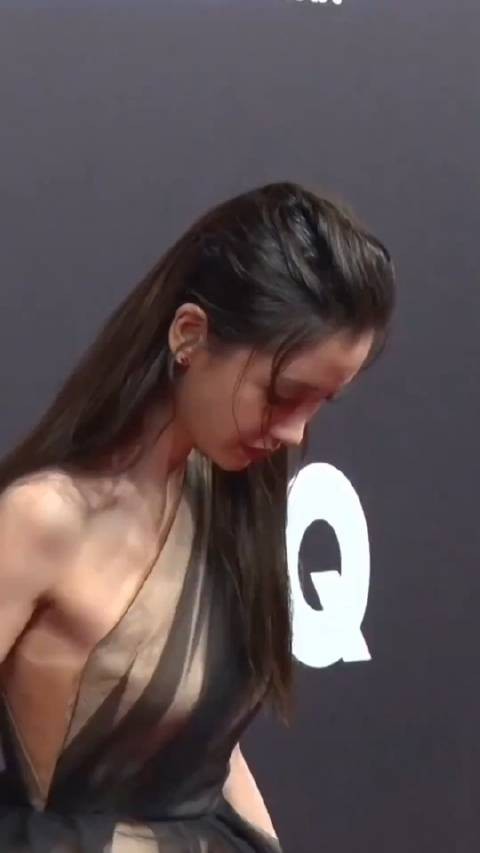 离婚后的颖儿更有女人味,就是太瘦了点!