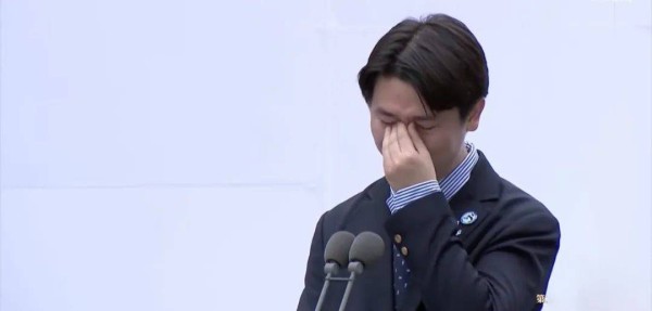 “越过山丘，却发现无人等候……”这段获奖感言，刷屏了！