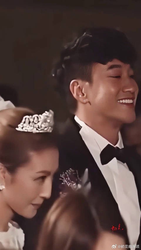 15岁时,何润东就独自在M国<a target=